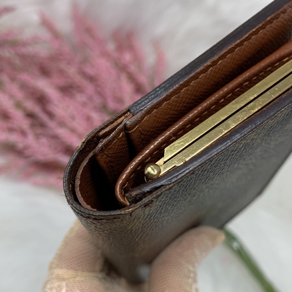 067 Authentic Louis Vuitton Monogram Kiss Lock Wallet Datecode: SB1005 - Picture 6 of 12